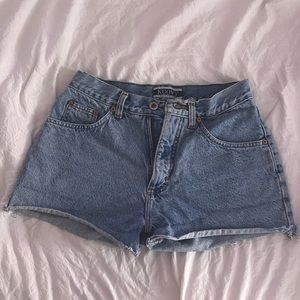 Vintage Jean shorts fits size US 2